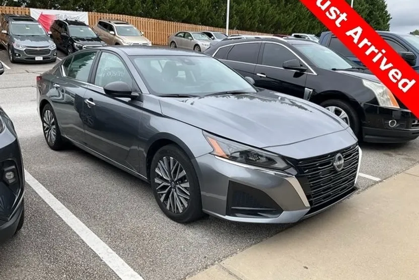 2024 Nissan Altima 2.5 SV photo 1