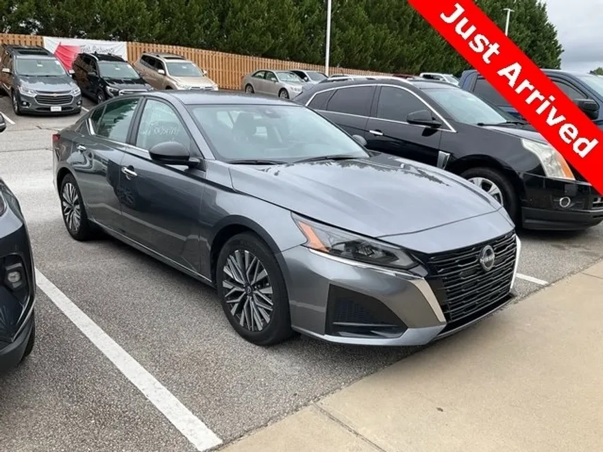2024 Nissan Altima 2.5 SV photo 1