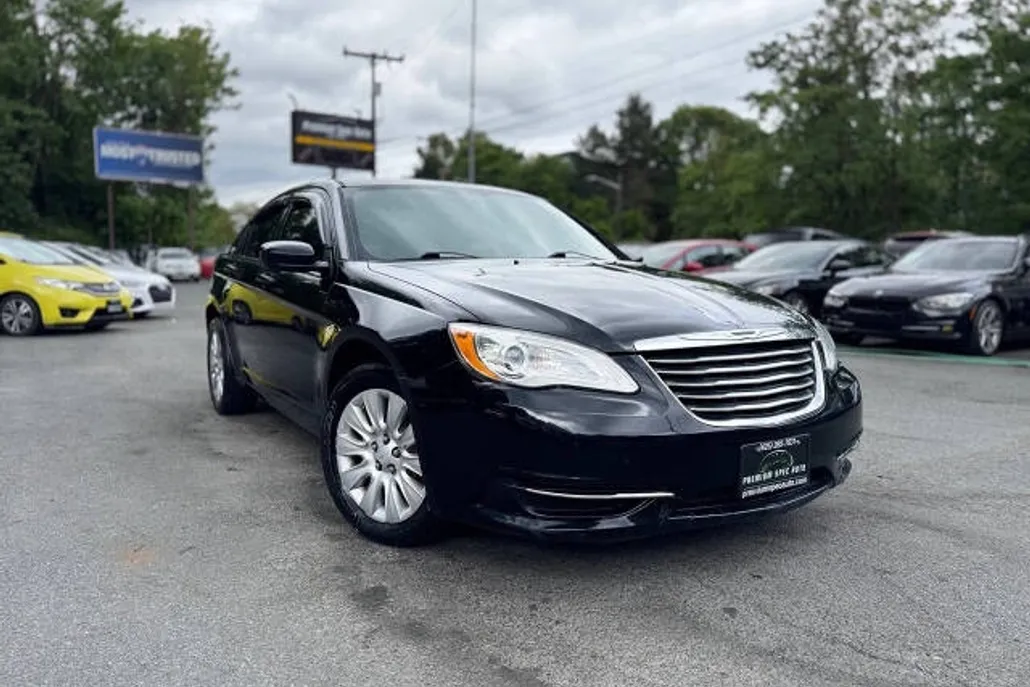 2014 Chrysler 200 LX photo 1