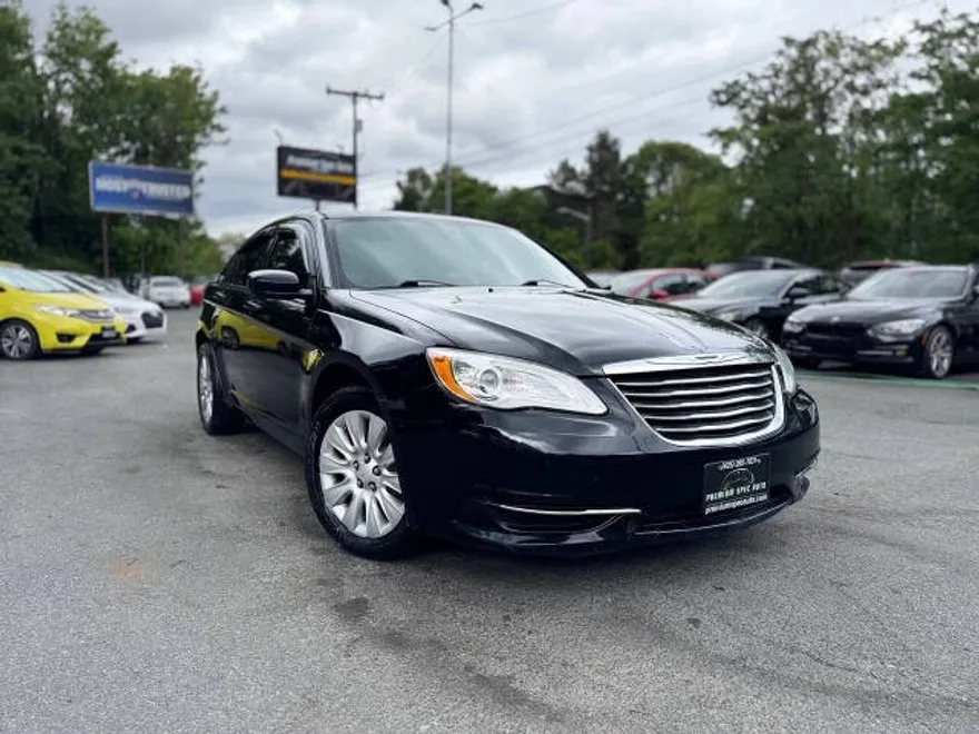 2014 Chrysler 200 LX photo 1