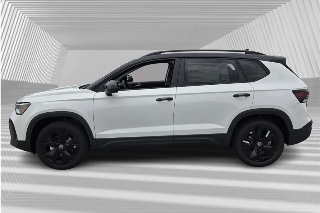 2025 Volkswagen Taos SE photo 1
