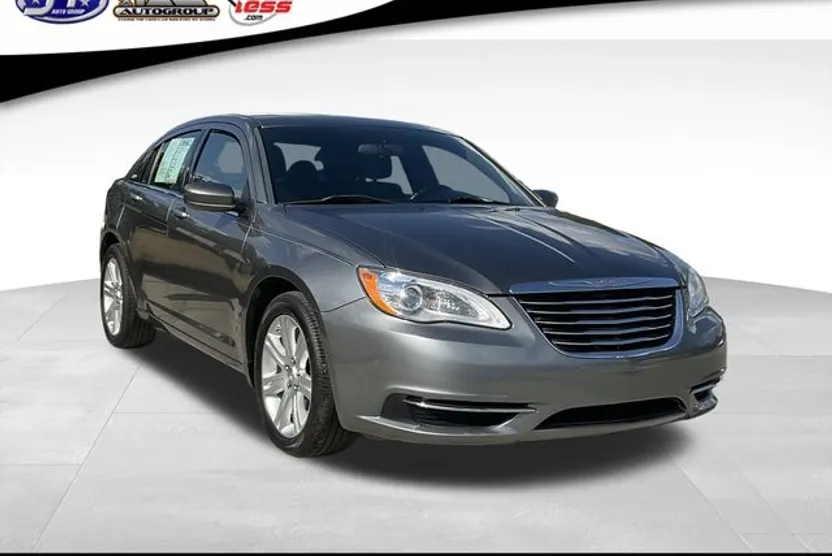 2012 Chrysler 200 Touring photo 1