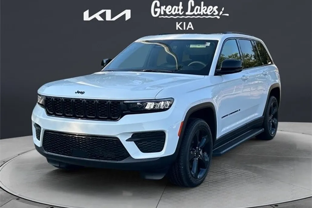 2025 Jeep Grand Cherokee Laredo Altitude X photo 1