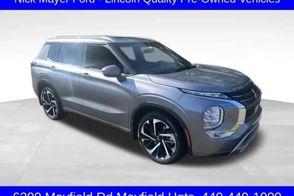 2022 Mitsubishi Outlander SEL photo 1
