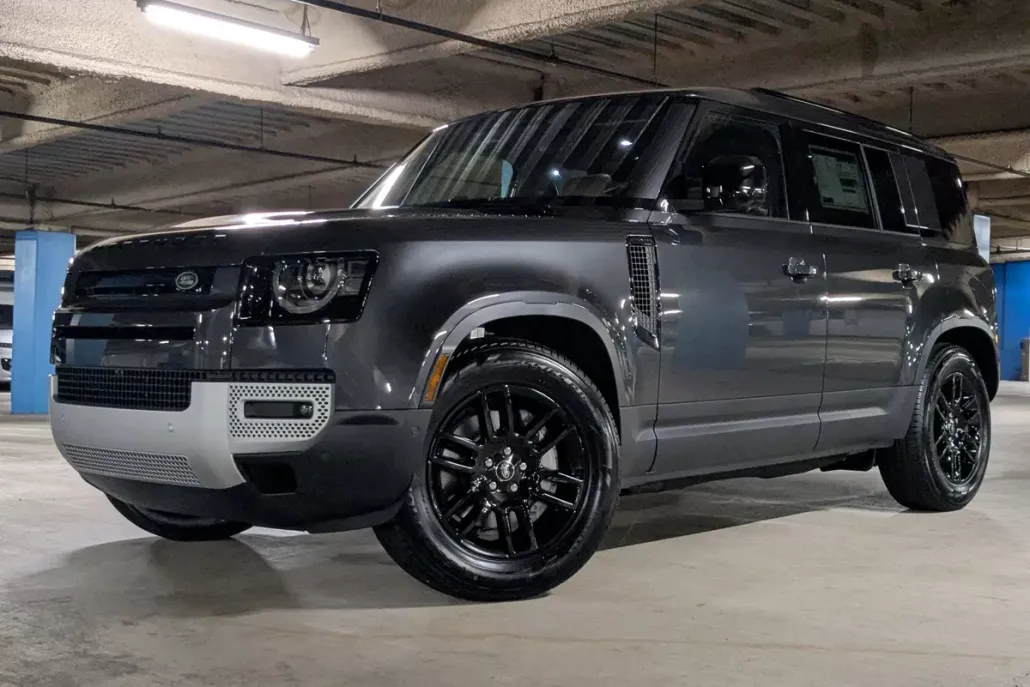 2025 Land Rover Defender 110 S photo 1