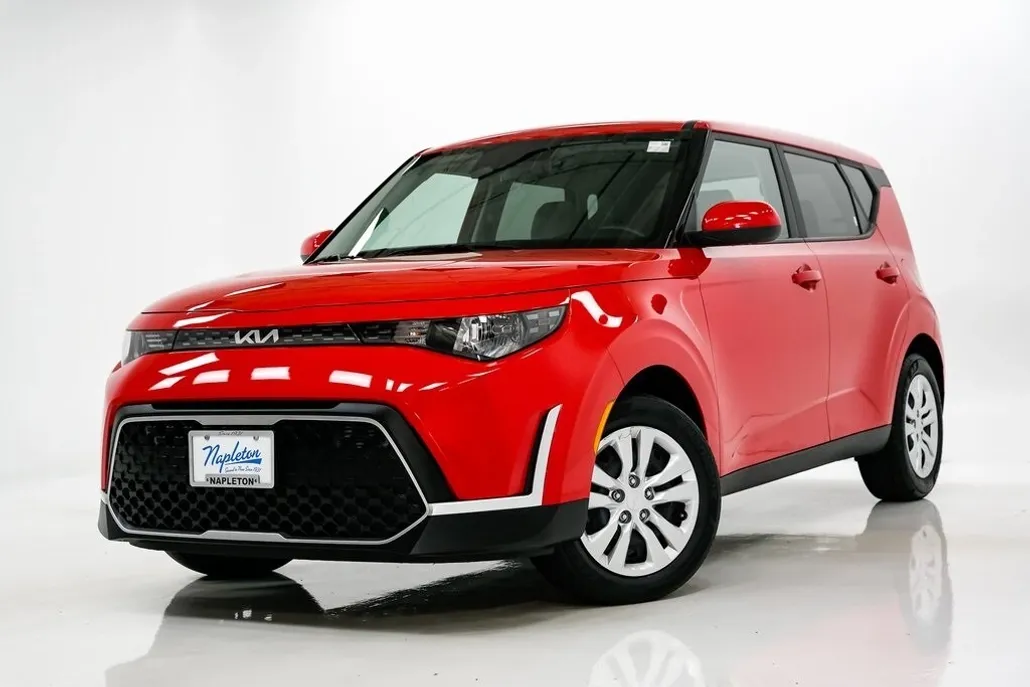 2023 Kia Soul LX photo 1