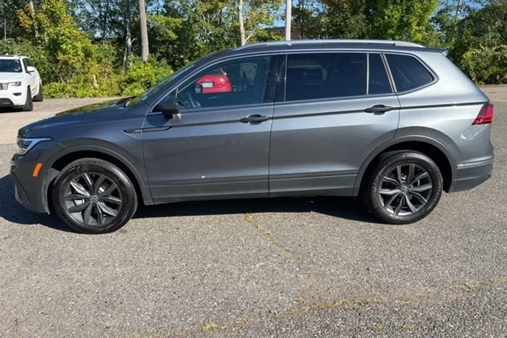 2022 Volkswagen Tiguan SE photo 1