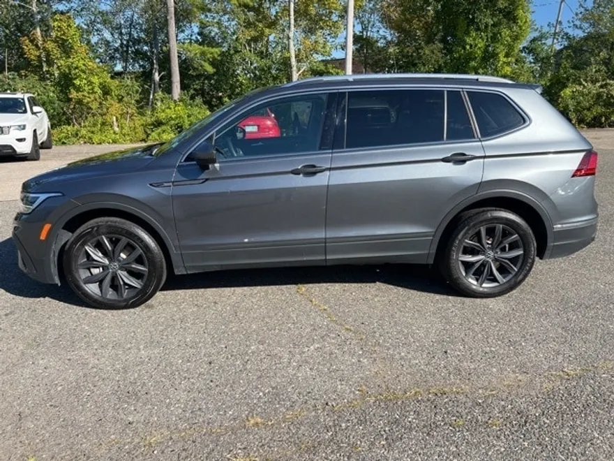 2022 Volkswagen Tiguan SE photo 1