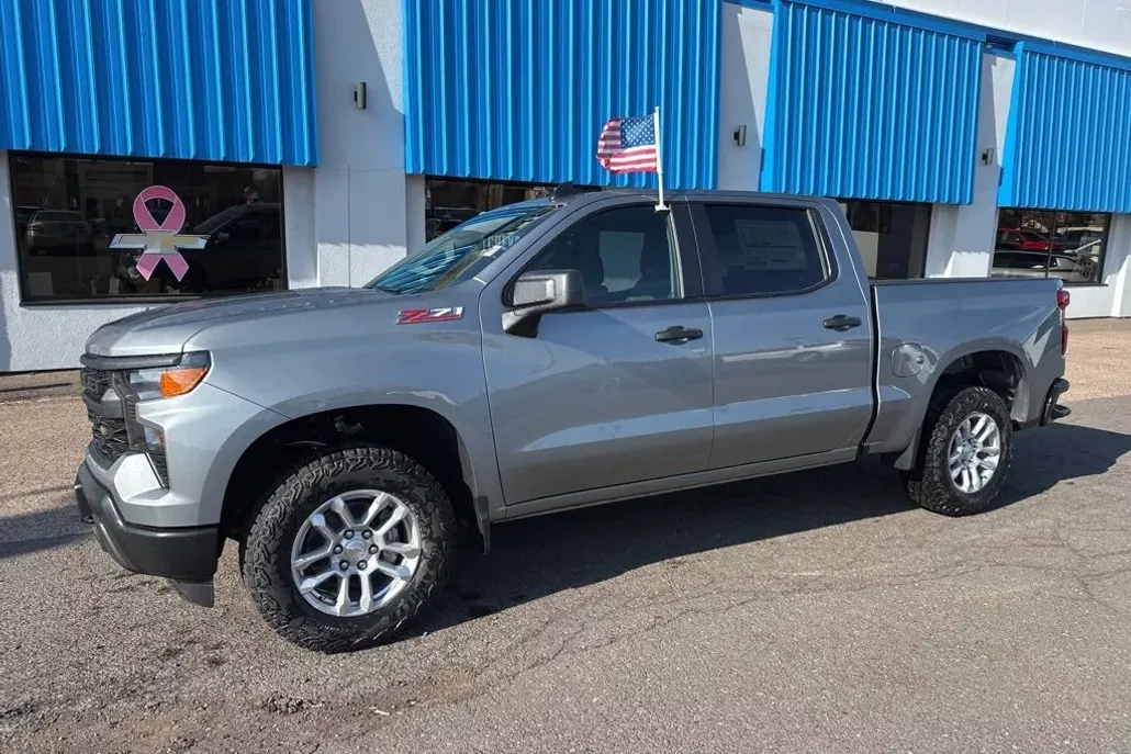 2025 Chevrolet Silverado 1500 photo 1