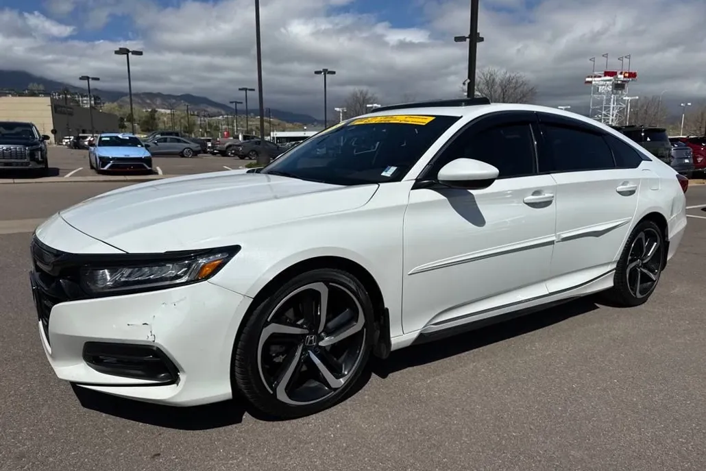 2018 Honda Accord Sport 2.0T photo 1