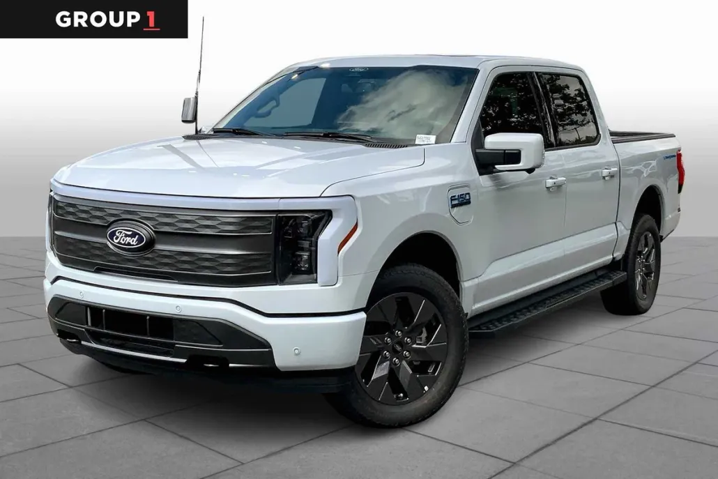 2025 Ford F-150 Lightning Lariat photo 1