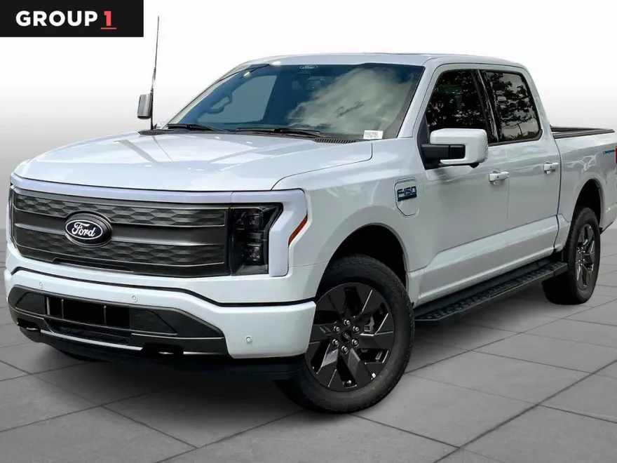 2025 Ford F-150 Lightning Lariat photo 1