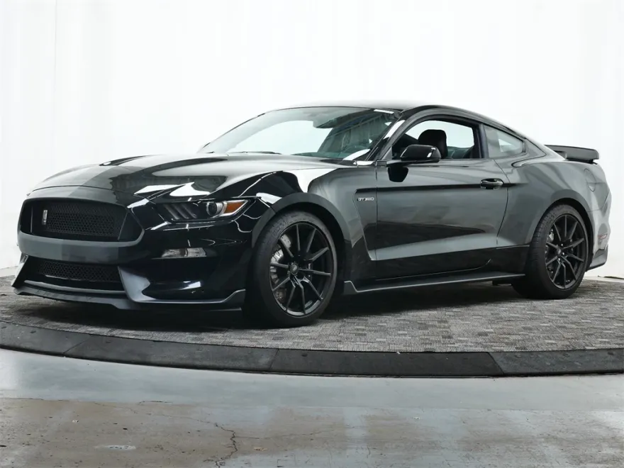 2016 Ford Mustang Shelby GT350 photo 1