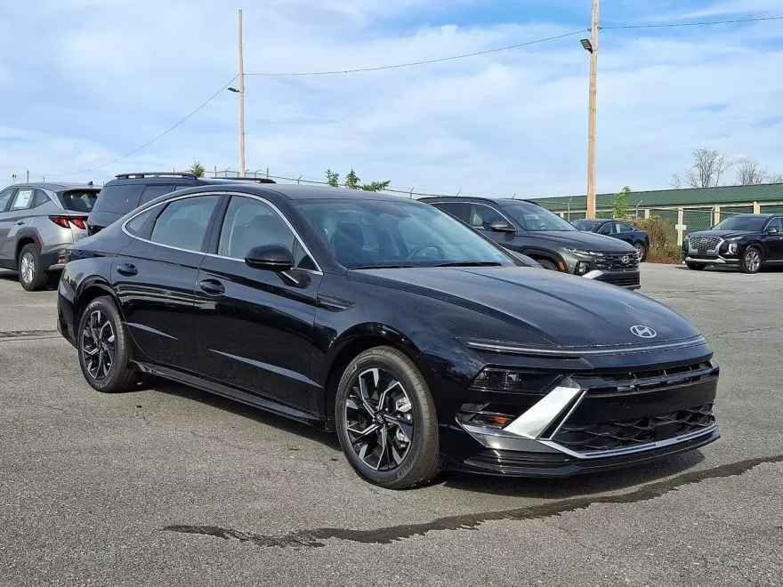 2025 Hyundai Sonata SEL photo 1