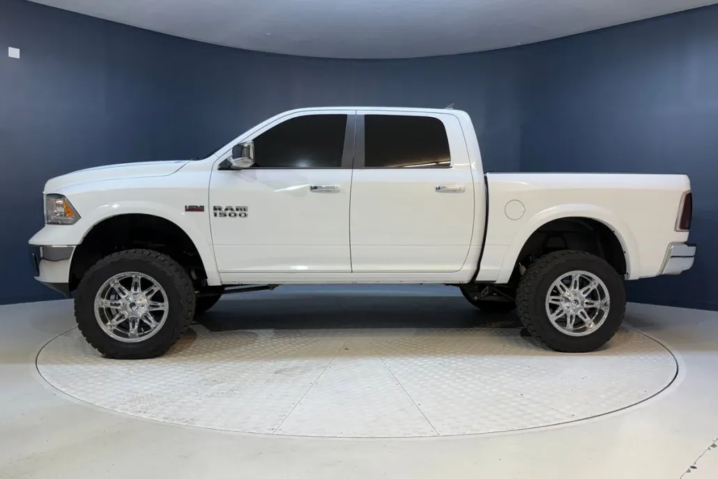 2016 Ram 1500 Laramie photo 1