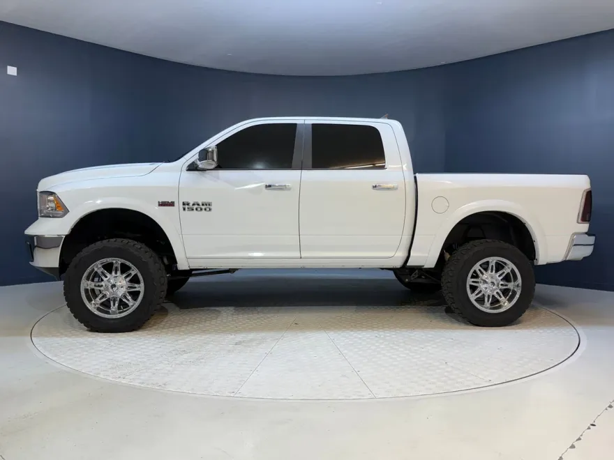 2016 Ram 1500 Laramie photo 1