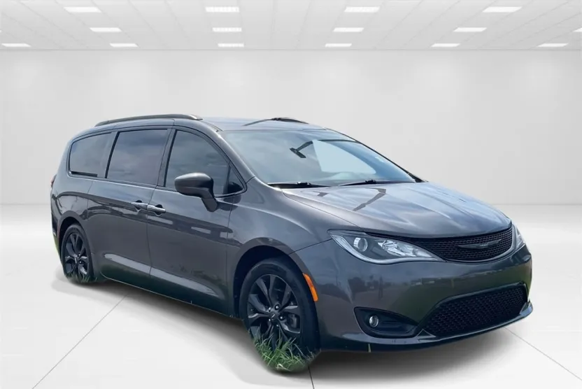 2018 Chrysler Pacifica Touring Plus photo 1