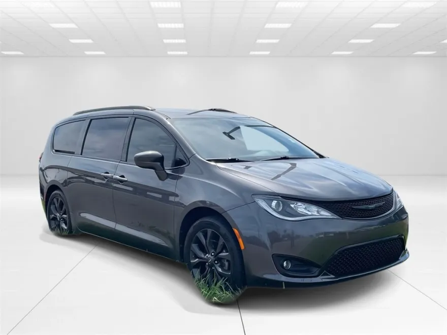 2018 Chrysler Pacifica Touring Plus photo 1