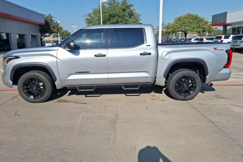 2022 Toyota Tundra SR5 photo 1