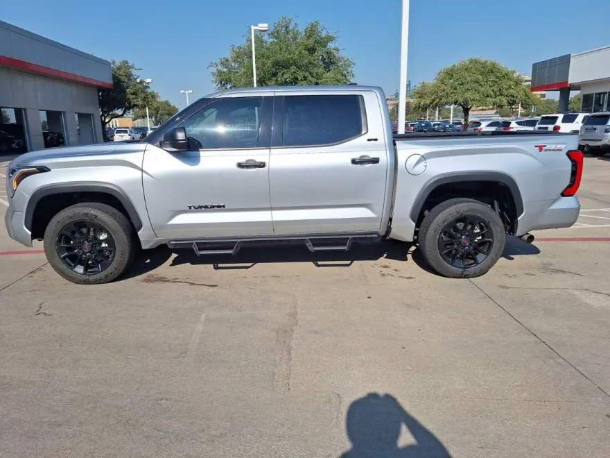 2022 Toyota Tundra SR5 photo 1