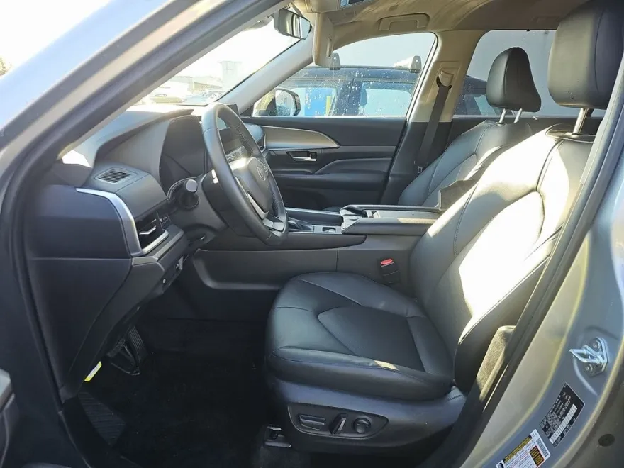 2024 Toyota Grand Highlander XLE photo 1