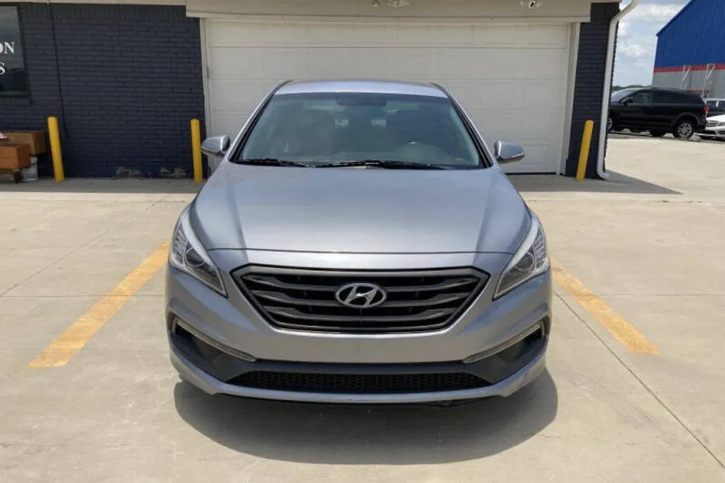 2016 Hyundai Sonata Sport photo 1