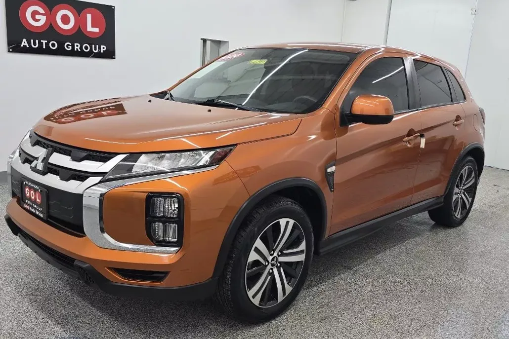 2020 Mitsubishi Outlander Sport ES photo 1