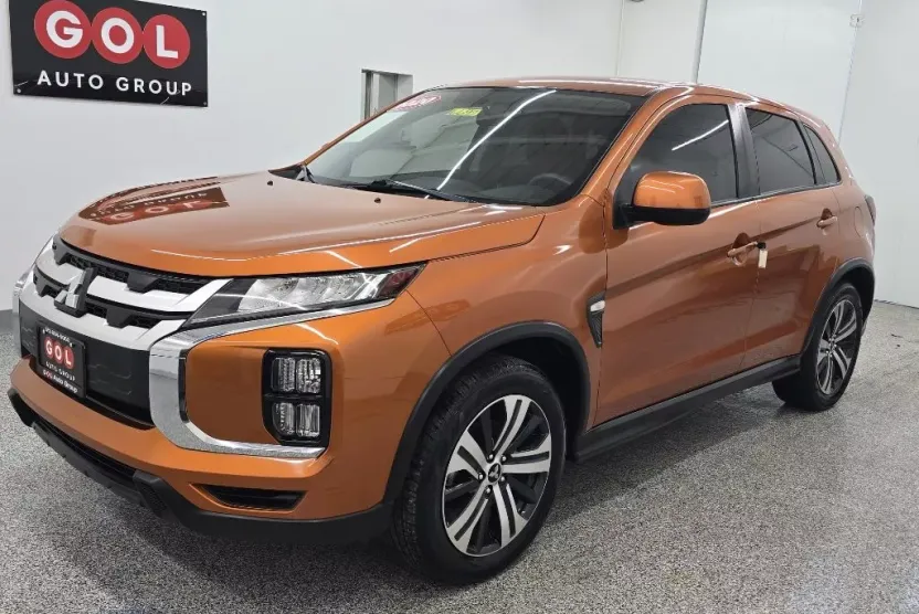 2020 Mitsubishi Outlander Sport ES photo 1