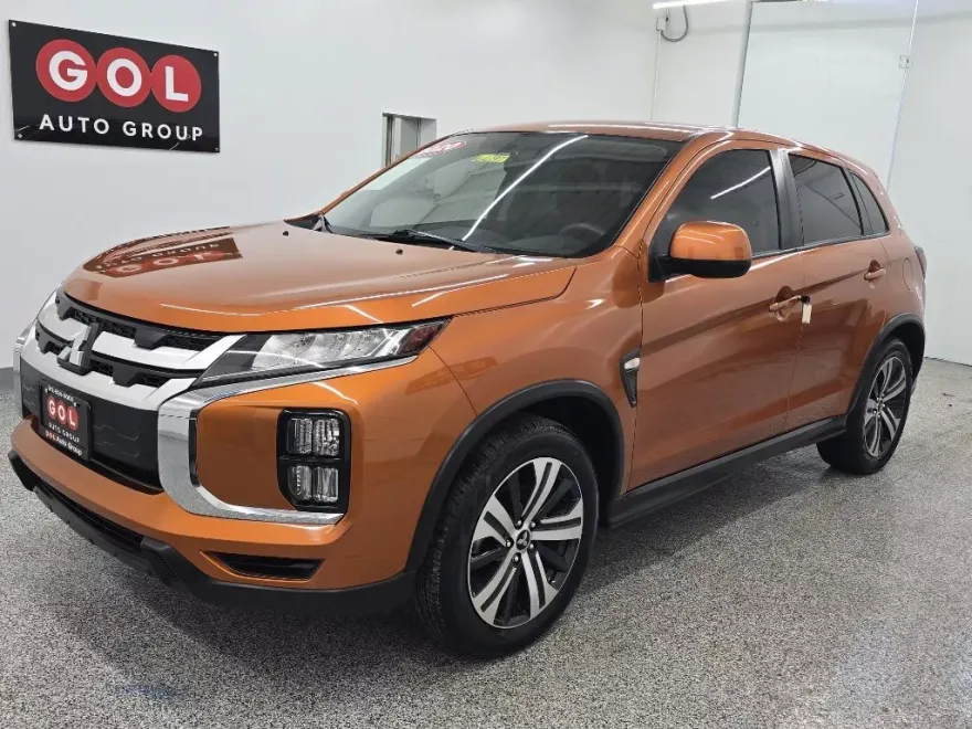 2020 Mitsubishi Outlander Sport ES photo 1