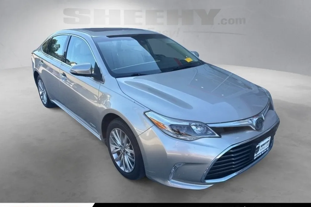 2017 Toyota Avalon Hybrid Limited photo 1