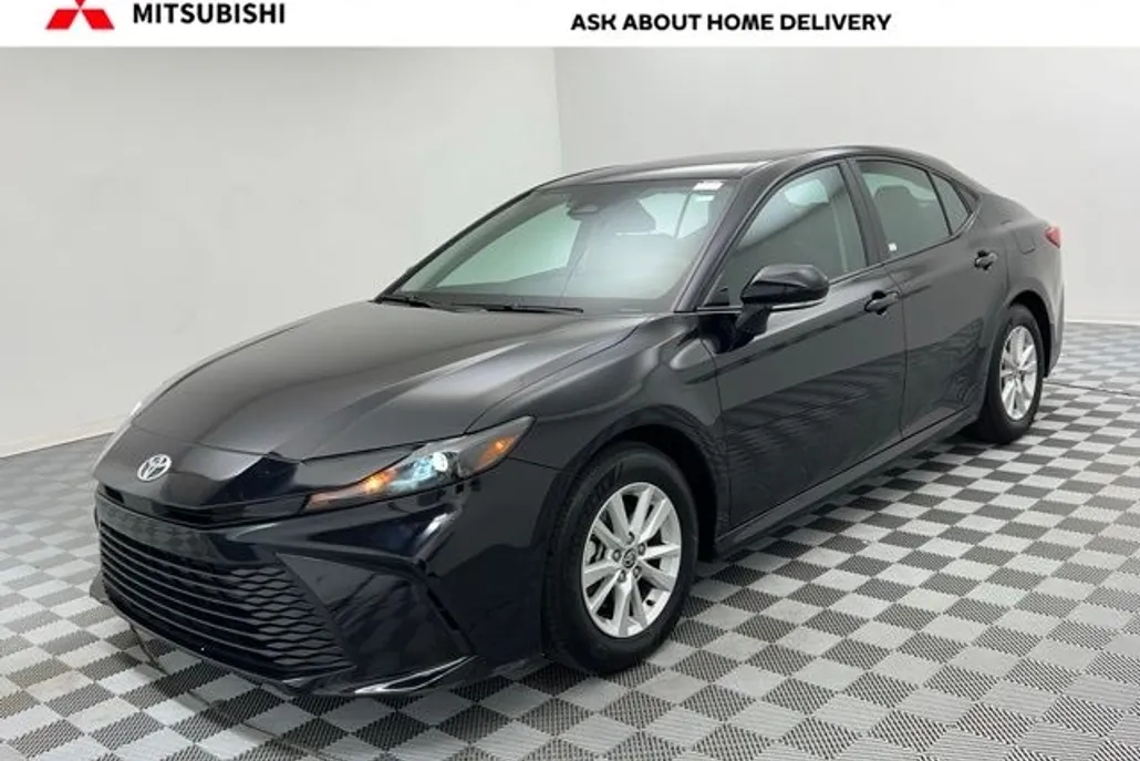 2025 Toyota Camry LE photo 1