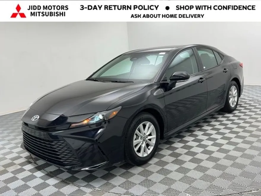 2025 Toyota Camry LE photo 1