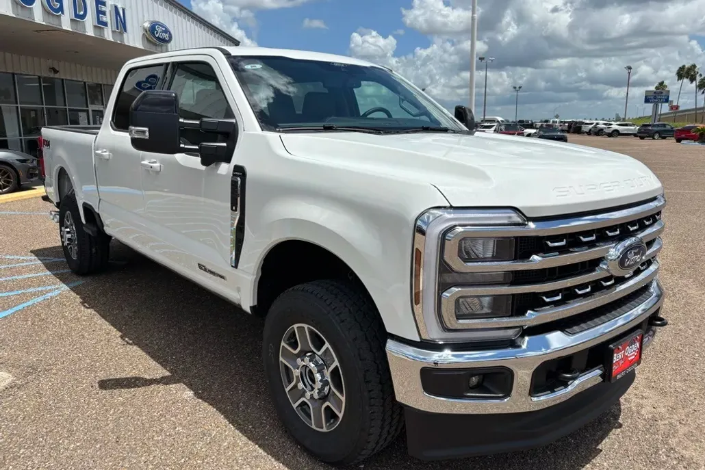 2025 Ford F-250 Lariat photo 1