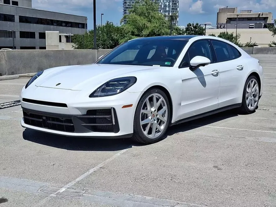 2025 Porsche Panamera 4 photo 1