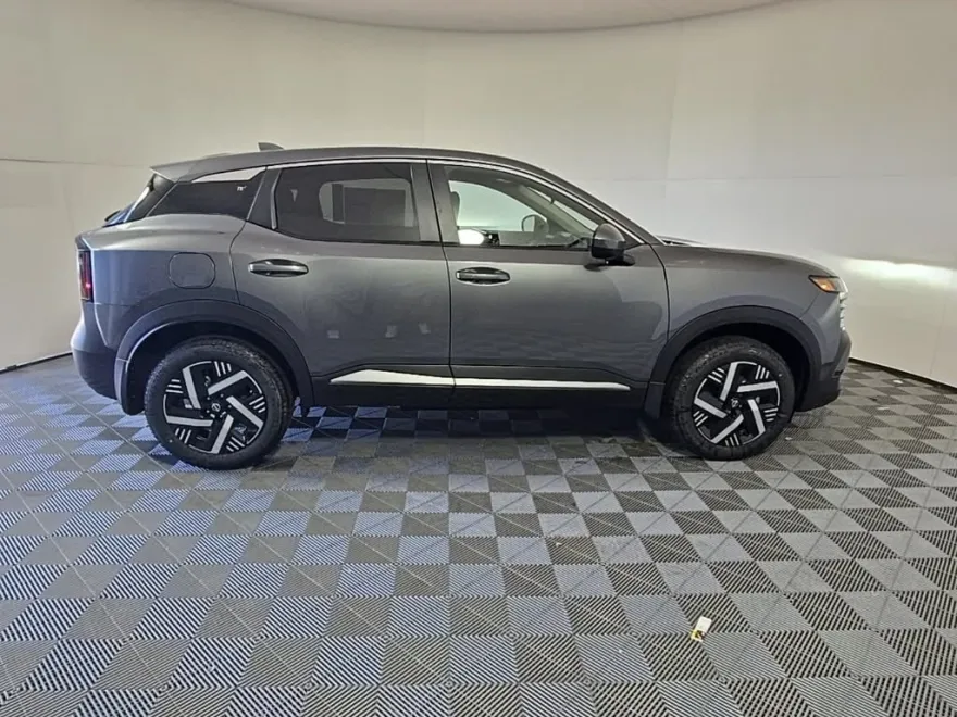 2025 Nissan Kicks SV photo 1