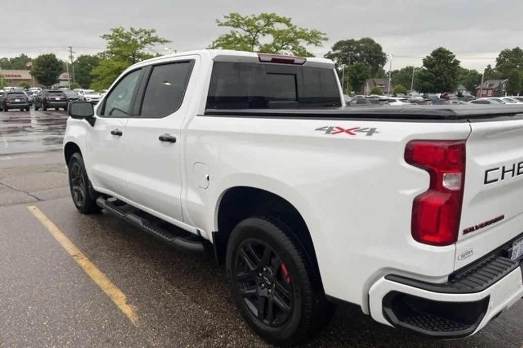 2024 Chevrolet Silverado 1500 RST photo 1
