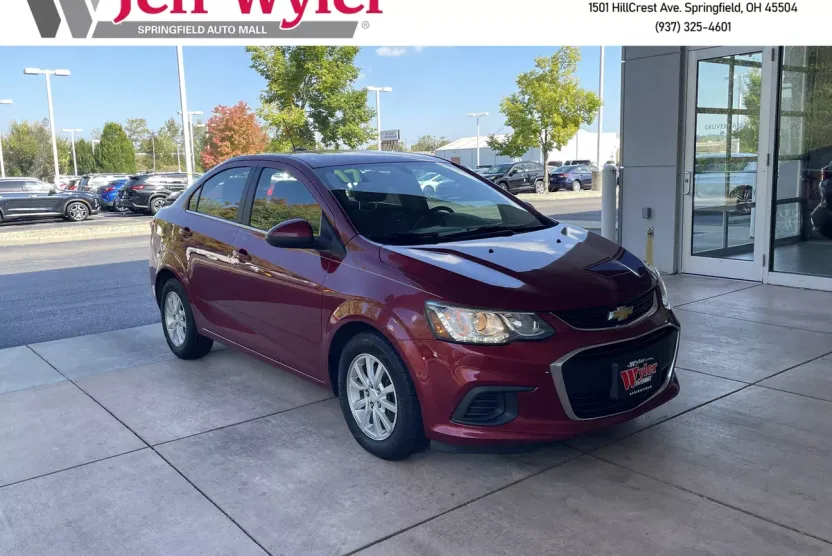 2017 Chevrolet Sonic LT photo 1
