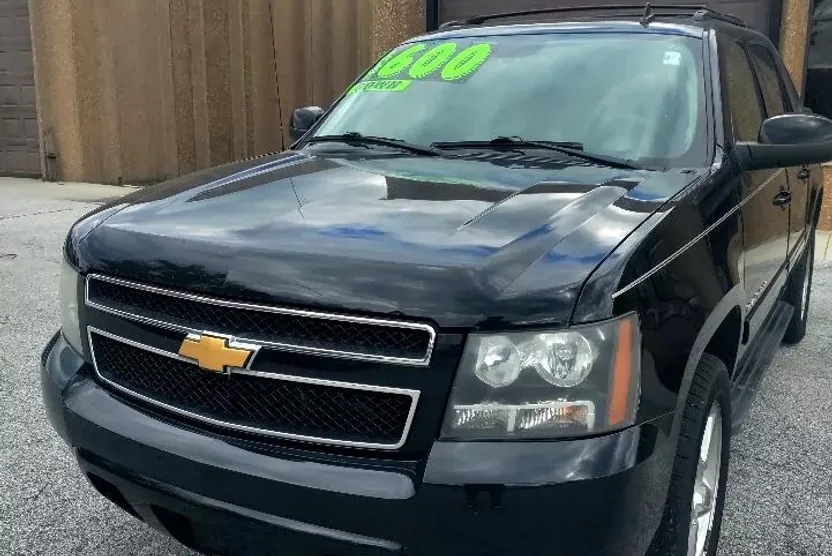2012 Chevrolet Avalanche LT photo 1