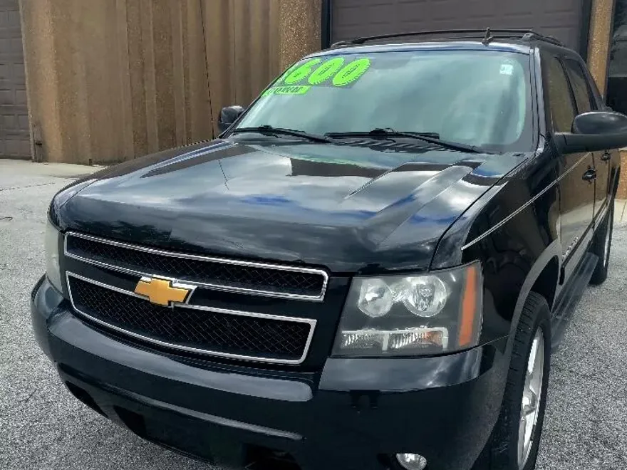 2012 Chevrolet Avalanche LT photo 1