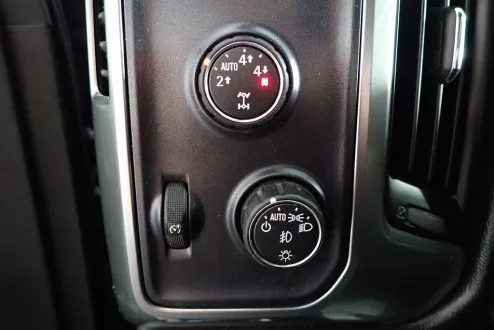 2016 Chevrolet Silverado 1500 LT photo 2
