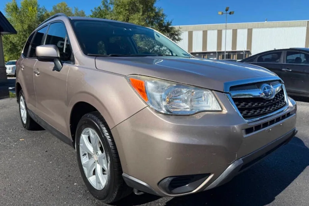2014 Subaru Forester 2.5i Premium photo 1