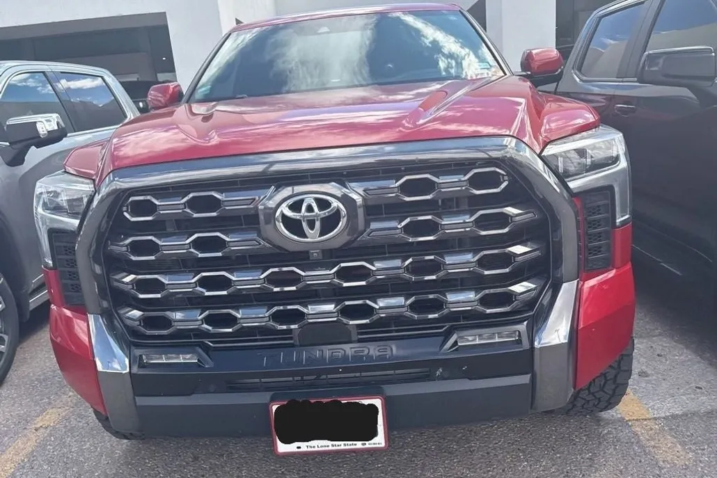 2022 Toyota Tundra Platinum photo 1
