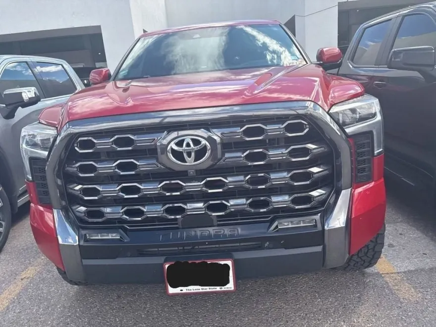 2022 Toyota Tundra Platinum photo 1
