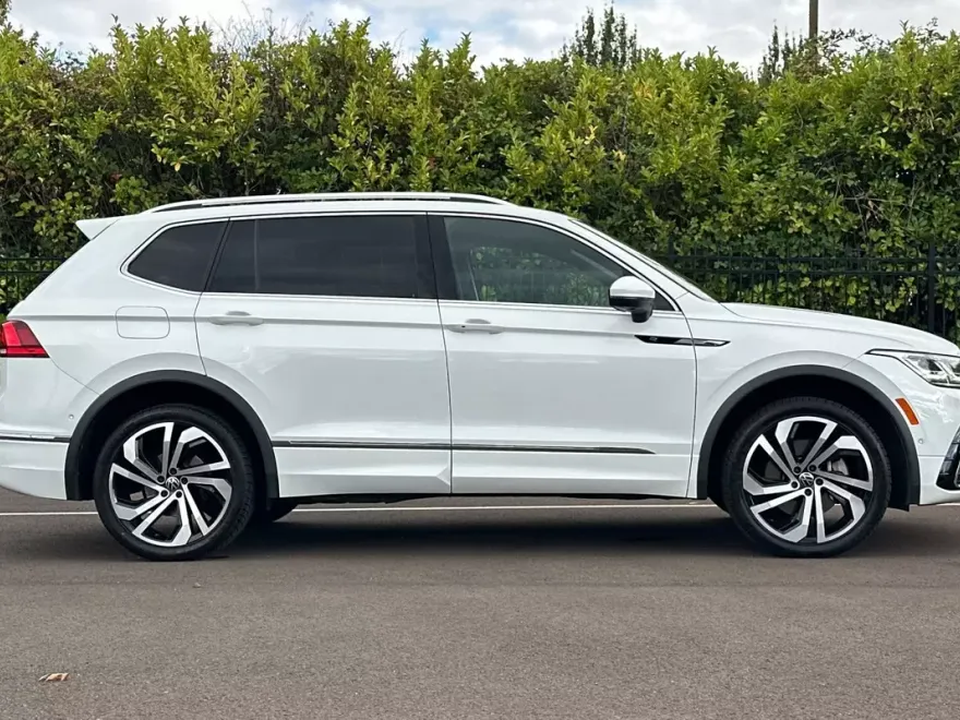 2022 Volkswagen Tiguan SEL Premium R-Line photo 1