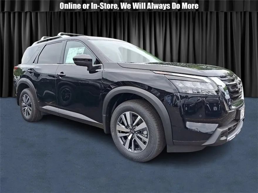 2025 Nissan Pathfinder SL photo 1