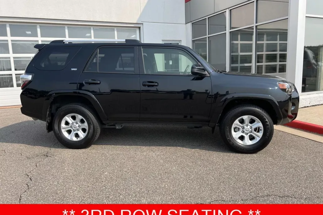 2024 Toyota 4Runner SR5 photo 1