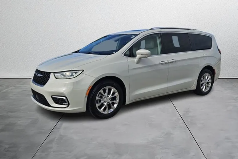 2021 Chrysler Pacifica Touring L photo 1