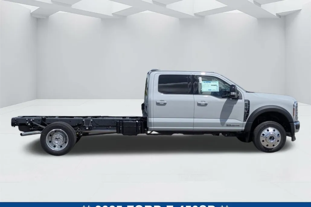 2025 Ford F-450 photo 1