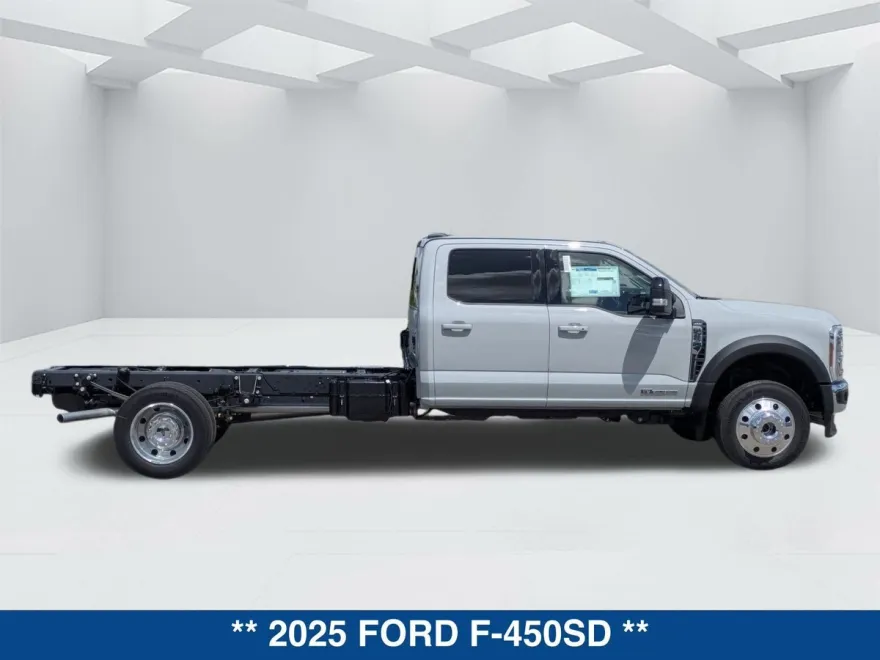 2025 Ford F-450 photo 1