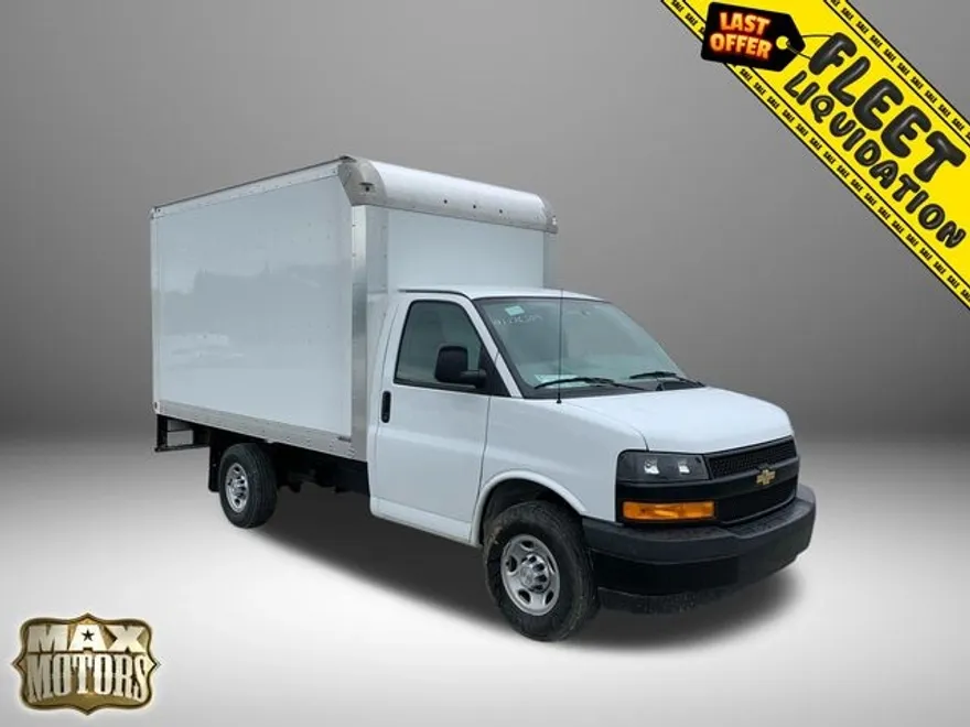 2022 Chevrolet Express Cutaway 3500 Base photo 1